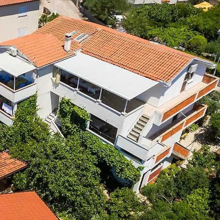 Marie I Nikola Pansiyon *