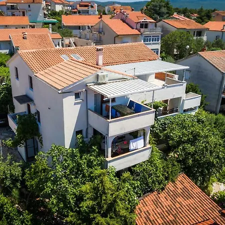 Marie I Nikola Krk Town